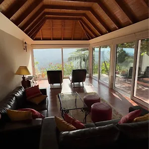 Refugio Camelias Landhaus
